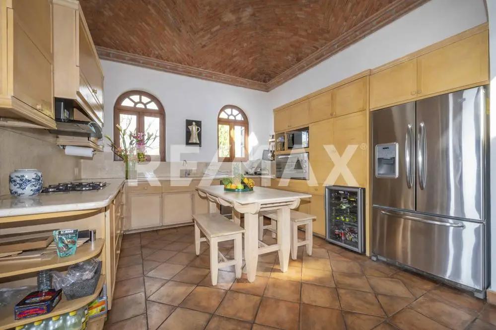 secondary property images 0