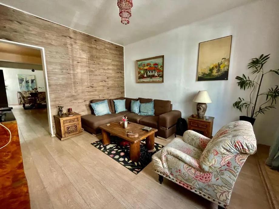 main property photo