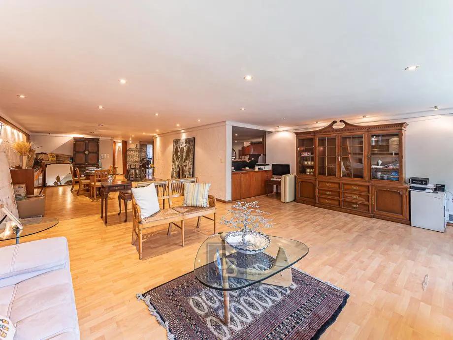 main property photo