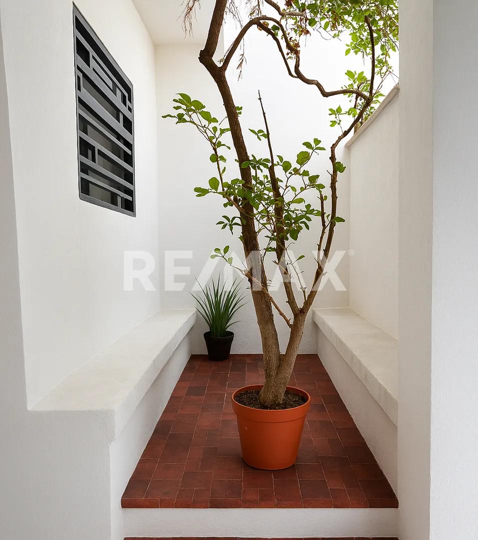 secondary property images 0