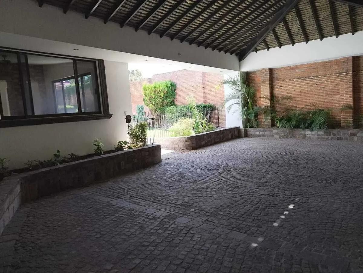 secondary property images 0